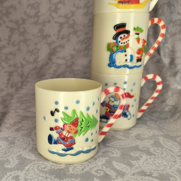 4 vintage 1985 Sterling House plastic 3" Christmas mugs w box, yellowed - Picture 8 of 14